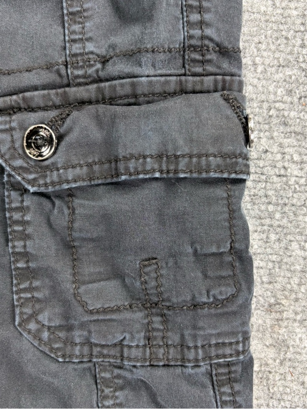 Lee Black Cargo Capris - Picture 6 of 10